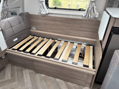 2026 Coachman VIP 545 caravan lounge bed